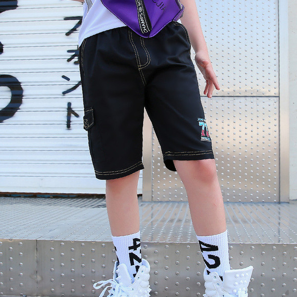 Къси летни панталони с цветна апликация и ластична талия