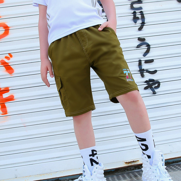 Къси летни панталони с цветна апликация и ластична талия