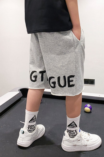 Детски 3/4 панталони с надпис подходящи за момчета