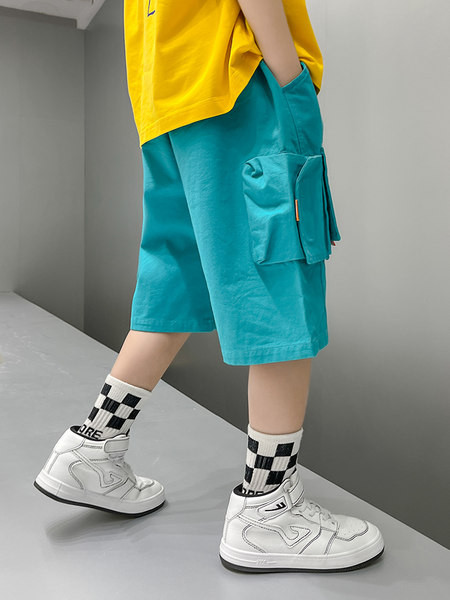 Детски летни шорти за момчета в широк модел с еластична талия