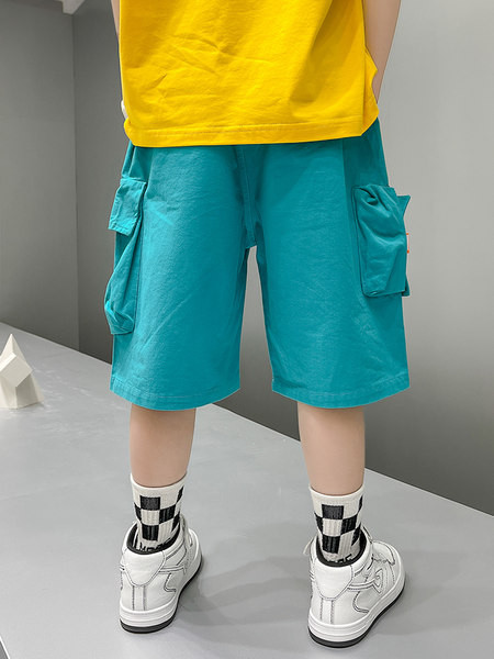 Детски летни шорти за момчета в широк модел с еластична талия