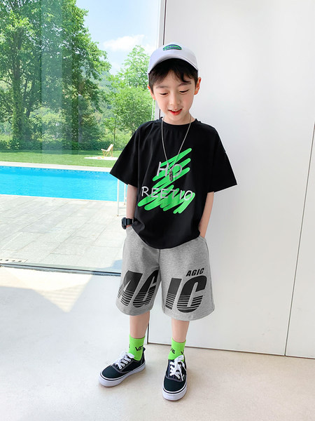 Детски широки къси панталони с надпис за момчета 