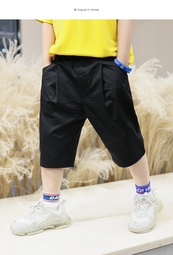 Παιδικό παντελόνι σε μαύρο χρώμα και έμβλημα