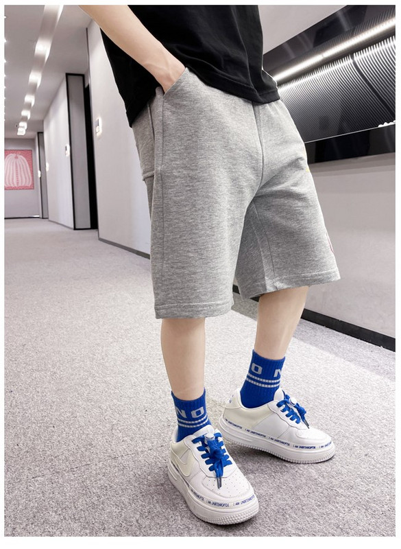 Ежедневни памучни шорти за момчета с цветна апликация