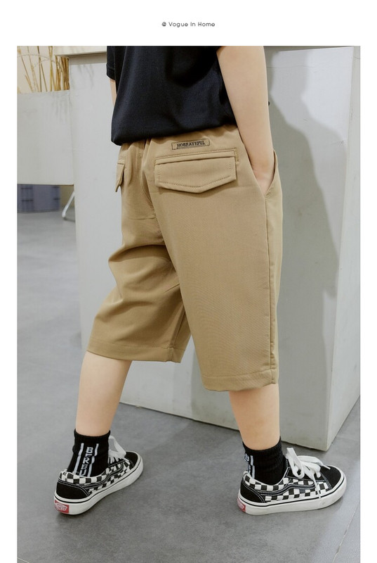 Детски 3/4 панталон с джобове в кафяв цвят