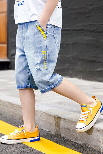 Детски 3/4 панталони с джобове в син цвят 