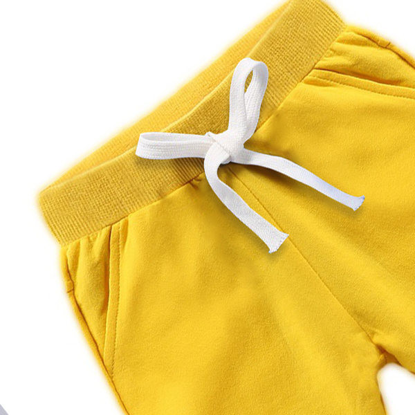 Къси памучни панталони с ластична талия и цветна апликация