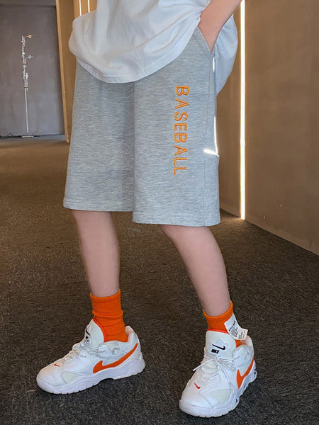 Ежедневни детски къси панталони с джобове и  бродиран надпис