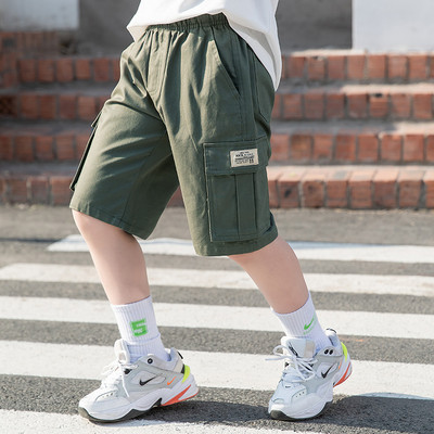 Къси детски панталони с джобове и емблема