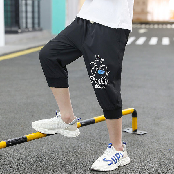 Ежедневни панталони за момче с апликация и ластик