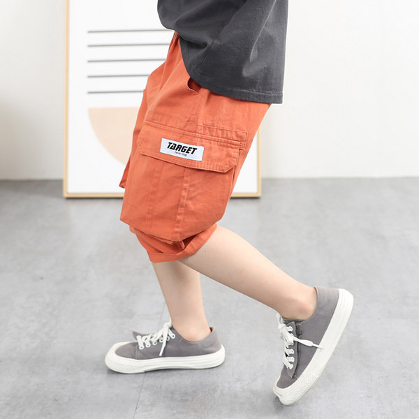 Детски 3/4 панталони с джобове и емблема 