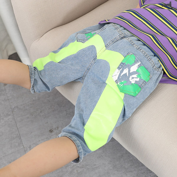 Детски 3/4 панталони с джобове и цветен принт 