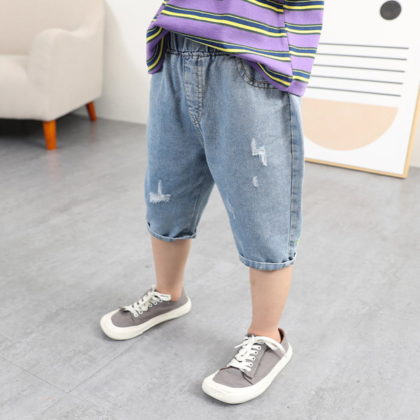 Детски 3/4 панталони с джобове и цветен принт 