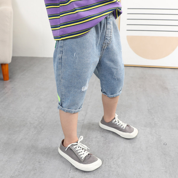 Детски 3/4 панталони с джобове и цветен принт 