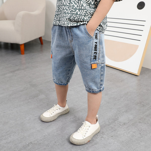 Детски дънкови 3/4 панталони с надписи и джобове 