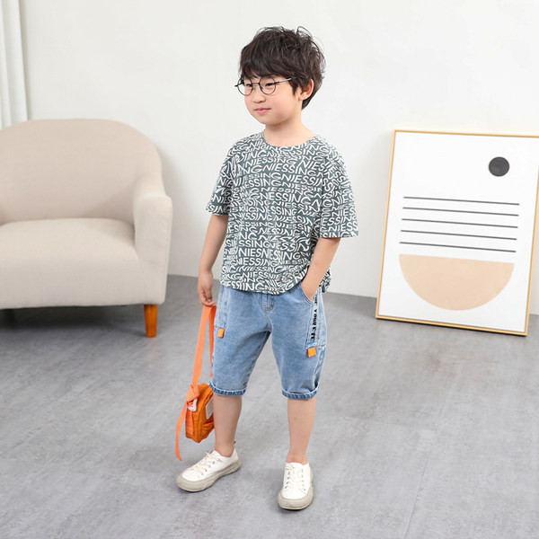 Детски дънкови 3/4 панталони с надписи и джобове 