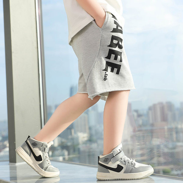 Детски къси панталони с надпис и джобове -3/4 дължина 