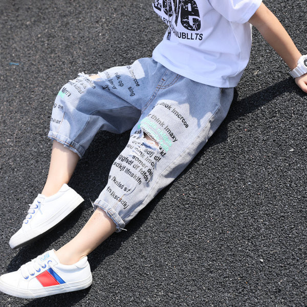 Нов модел летни дънки със скъсан ефект и надписи