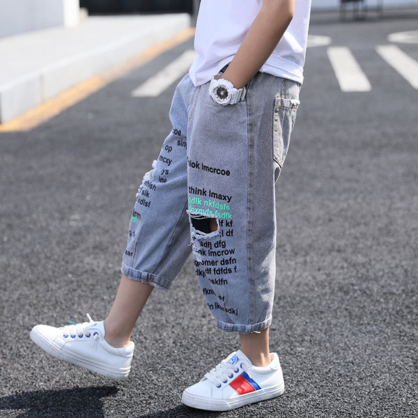 Нов модел летни дънки със скъсан ефект и надписи