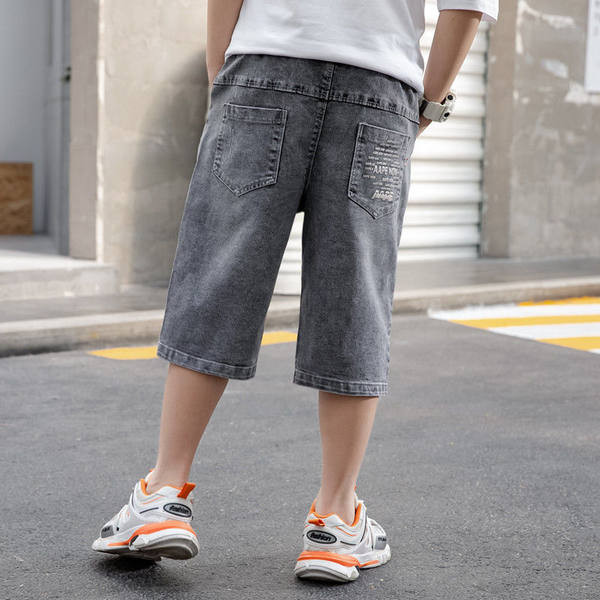 Детски 3/4 дънки с джобове и  апликация