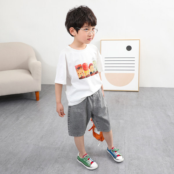 Детски къси дънки с джоб и надпис в сив цвят 