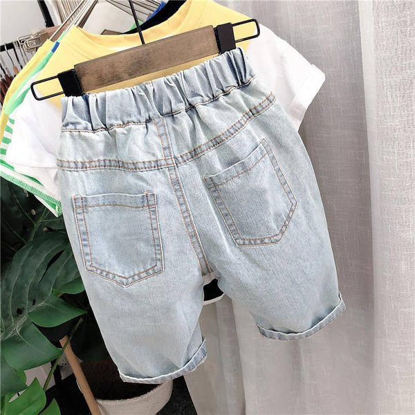 Детски 3/4 дънки за момчета - разкъсан елемент