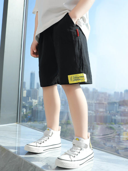 Детски къси панталони със страничен джоб и затваряне с цип 