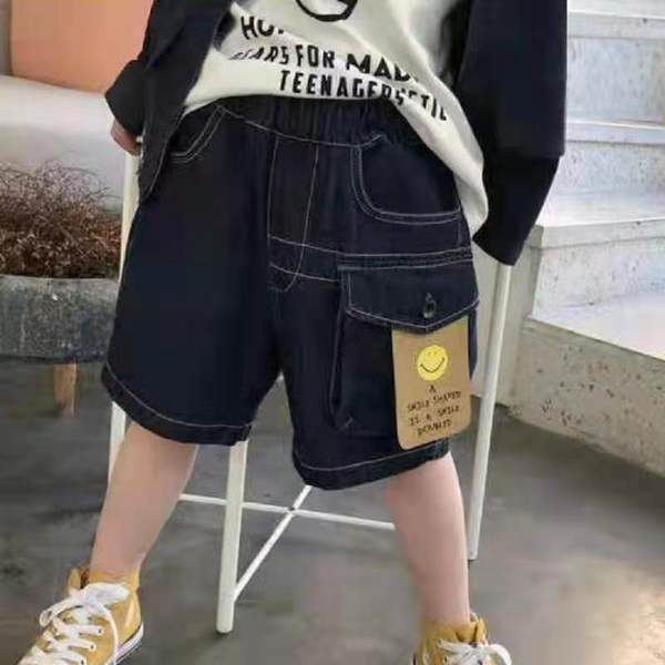 Детски къси панталони с джобове и емблема-за момчета