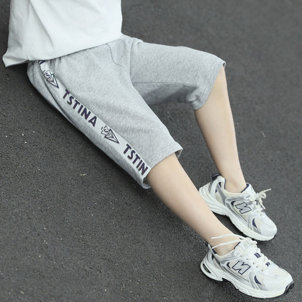 Памучни летни панталони със страничен кант