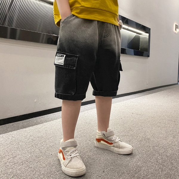 Къси дънки в преливащи се цветове с джобове 