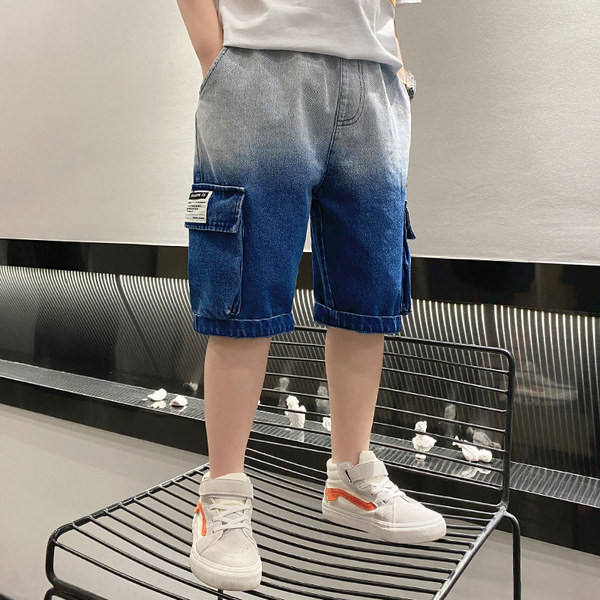 Къси дънки в преливащи се цветове с джобове 