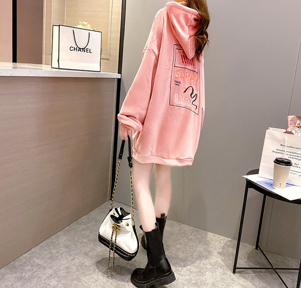 Stilingi moteriški ilgi megztiniai su gobtuvu ir kaklaraiščiais nėščiosioms