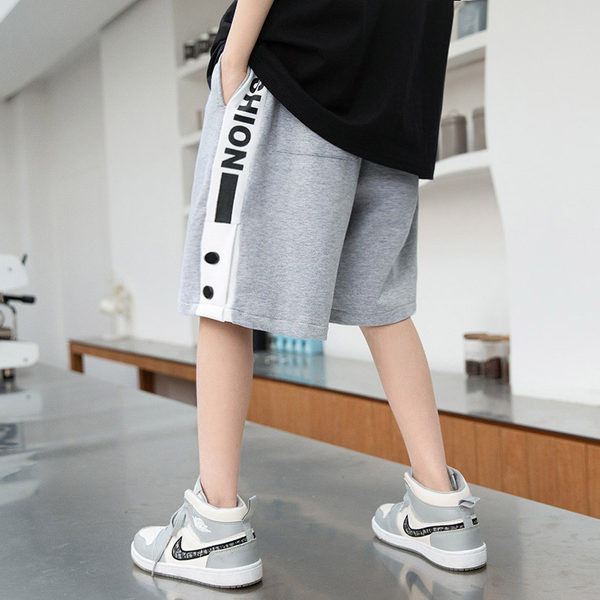 Детски къси панталони с джоб и надпис 