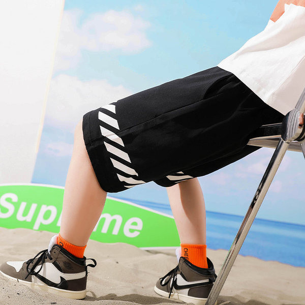 Детски къси панталони за момчета с бели ленти