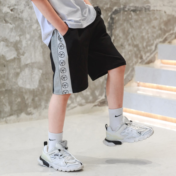 Ежедневни къси панталони с кант и джобове за момчета