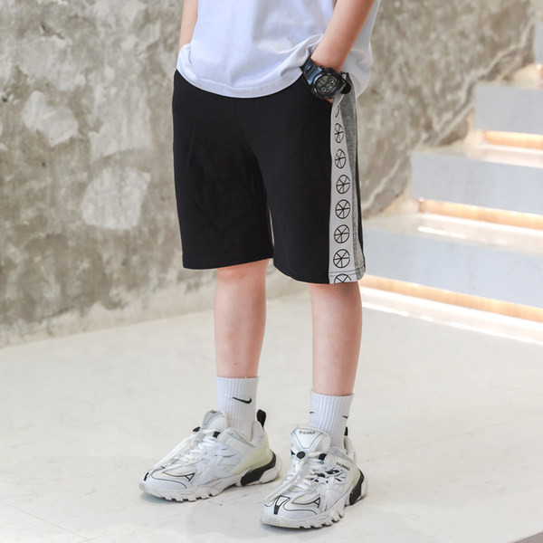 Ежедневни къси панталони с кант и джобове за момчета