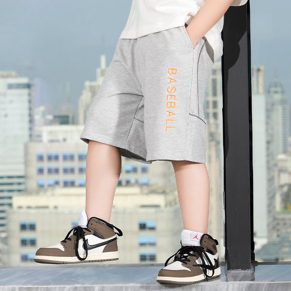 Детски къси панталони с бродиран надпис 