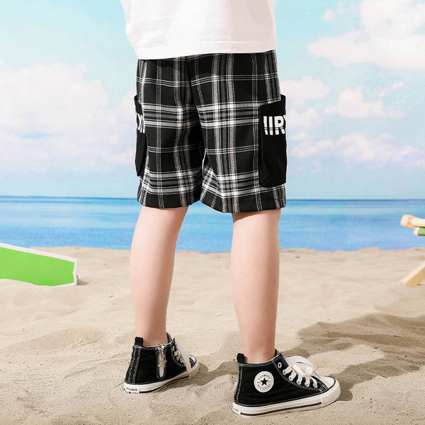 Laste ruudulised lühikesed püksid kirjaga