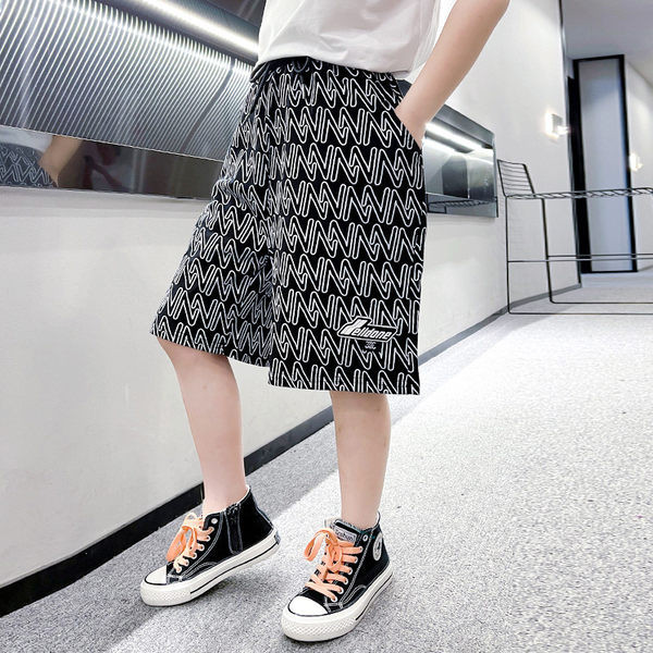 Suveks sobivad laste lühikesed püksid