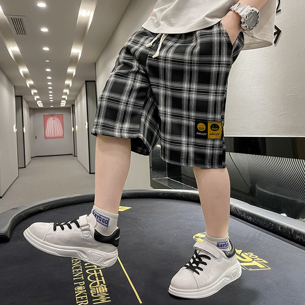 Детски карирани панталони с връзки и шампа 