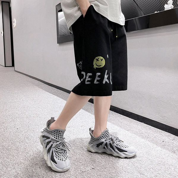 Aplikatsiooni ja taskutega vabaaja lastepüksid