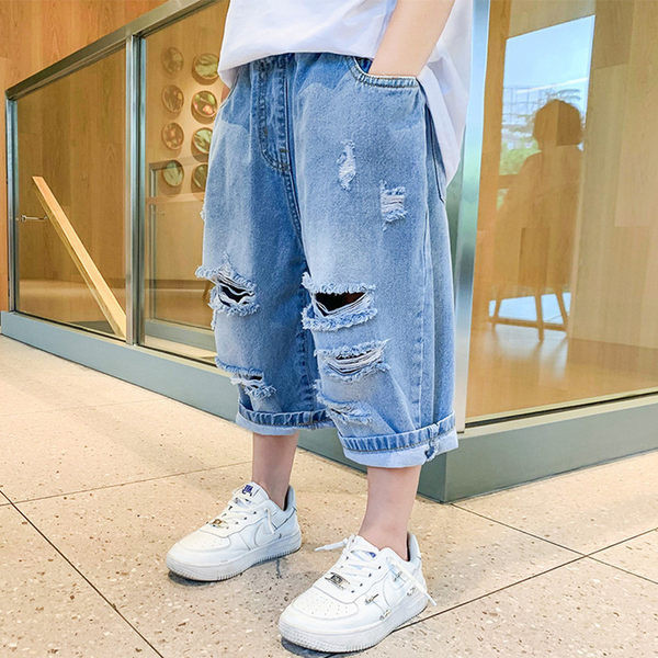 Детски дънкови панталони с разкъсан десен в син цвят 