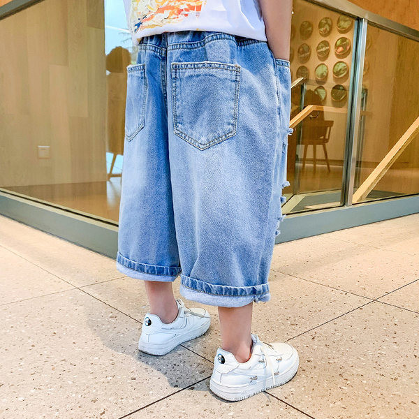 Детски дънкови панталони с разкъсан десен в син цвят 