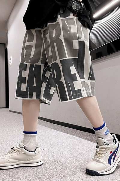 Детски къси панталони с джобове подходящи за лятото