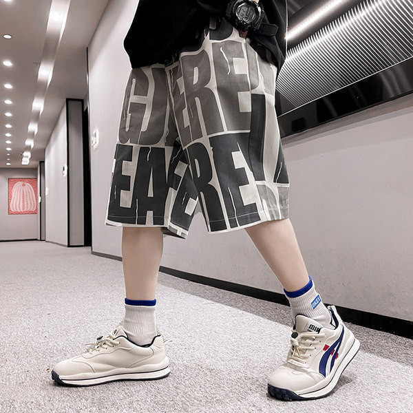 Детски къси панталони с джобове подходящи за лятото