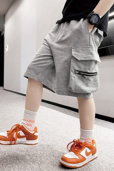 Laste mustad ja hallid lühikesed püksid