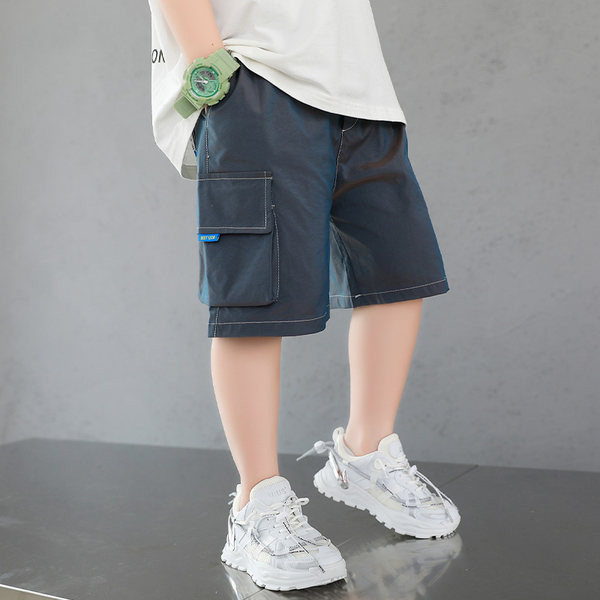 Детски къси шорти с джобове и надпис 