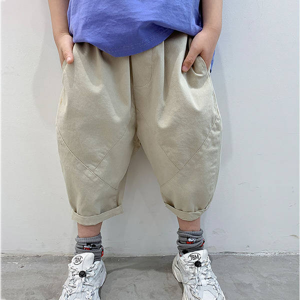 Poiste lai taskutega lastepükste mudel