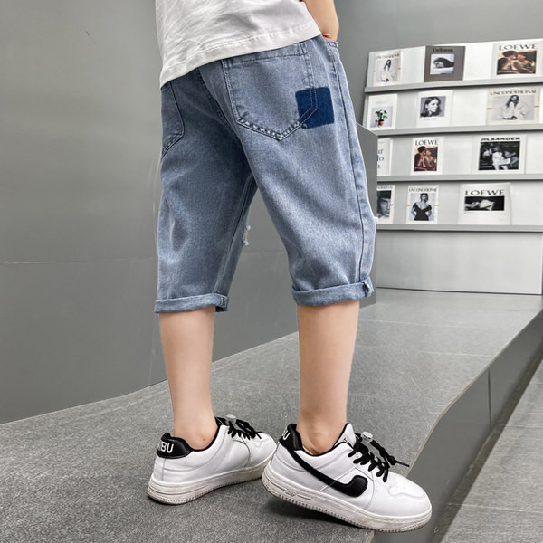 Модерни дънки със скъсани мотиви и ластична талия