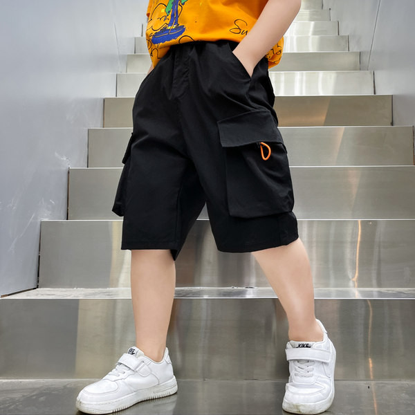 Модерни момчешки панталони с големи джобове 